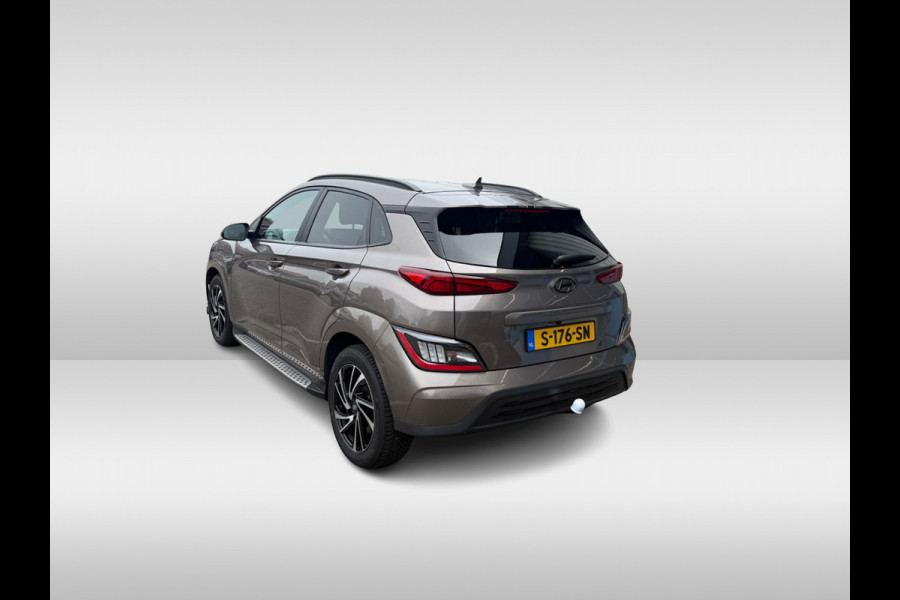Hyundai Kona EV Premium 64 kWh / Trekhaak / Camera / Head-up / Leder / CarPlay / Keyless / 17'' / Stoelverwarming+Ventilatie / Stuurverwarming / Dodehoek / DAB / ACC