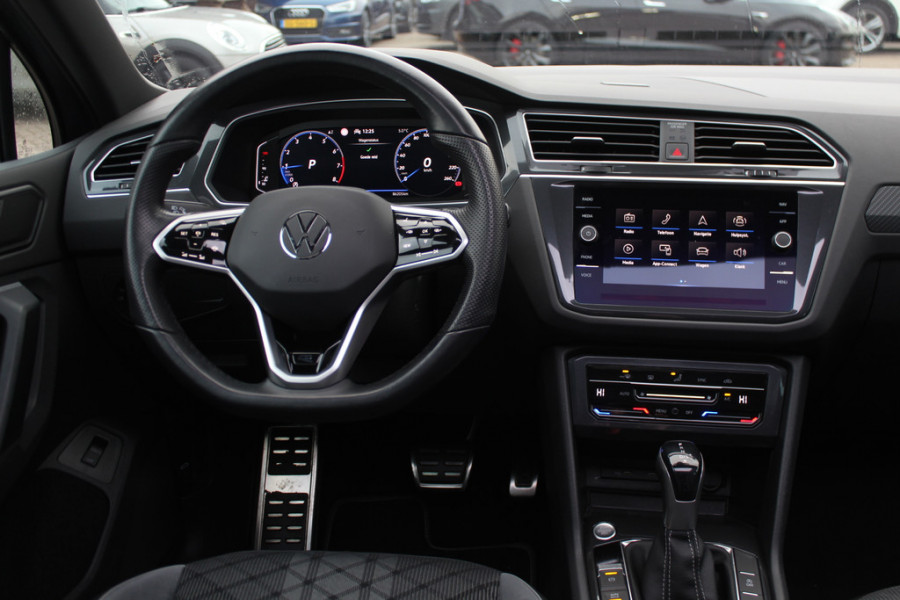 Volkswagen Tiguan Allspace 1.5 TSI R-Line Business+ 7p. / Trekhaak / Panoramadak / Camera / CarPlay / Keyless / 19'' / Mattrix LED / Stoelverwarming / DAB / ACC