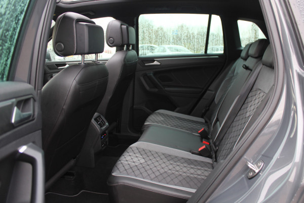 Volkswagen Tiguan Allspace 1.5 TSI R-Line Business+ 7p. / Trekhaak / Panoramadak / Camera / CarPlay / Keyless / 19'' / Mattrix LED / Stoelverwarming / DAB / ACC