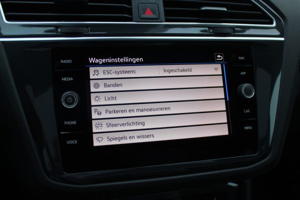 Volkswagen Tiguan Allspace 1.5 TSI R-Line Business+ 7p. / Trekhaak / Panoramadak / Camera / CarPlay / Keyless / 19'' / Mattrix LED / Stoelverwarming / DAB / ACC
