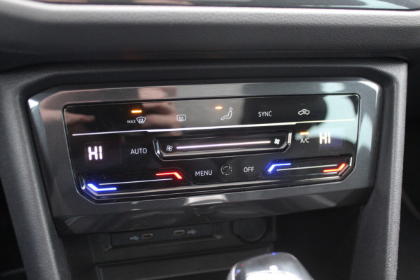 Volkswagen Tiguan Allspace 1.5 TSI R-Line Business+ 7p. / Trekhaak / Panoramadak / Camera / CarPlay / Keyless / 19'' / Mattrix LED / Stoelverwarming / DAB / ACC