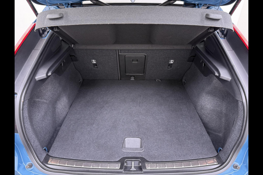 Volvo C40 Recharge Core 69 kWh SOH 93%|VOLVO DEALER ONDERHOUDEN| ACHTERUITRIJCAMERA| PANORAMADAK| STOEL + STUURVERWARMING| RIJKLAARPRIJS INCL. 12 MAANDEN BOVAG GARANTIE|