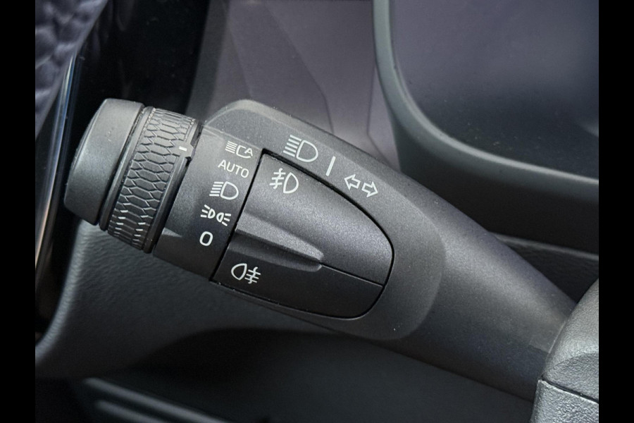 Volvo C40 Recharge Core 69 kWh SOH 93%|VOLVO DEALER ONDERHOUDEN| ACHTERUITRIJCAMERA| PANORAMADAK| STOEL + STUURVERWARMING| RIJKLAARPRIJS INCL. 12 MAANDEN BOVAG GARANTIE|