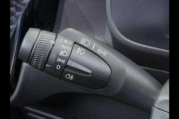 Volvo C40 Recharge Core 69 kWh SOH 93%|VOLVO DEALER ONDERHOUDEN| ACHTERUITRIJCAMERA| PANORAMADAK| STOEL + STUURVERWARMING| RIJKLAARPRIJS INCL. 12 MAANDEN BOVAG GARANTIE|