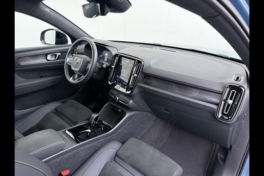 Volvo C40 Recharge Core 69 kWh SOH 93%|VOLVO DEALER ONDERHOUDEN| ACHTERUITRIJCAMERA| PANORAMADAK| STOEL + STUURVERWARMING| RIJKLAARPRIJS INCL. 12 MAANDEN BOVAG GARANTIE|