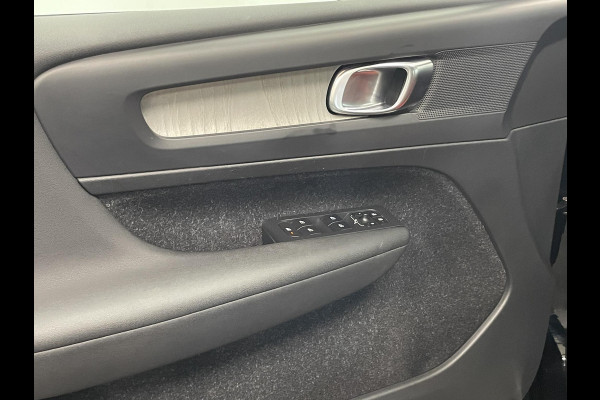 Volvo XC40 1.5 T5 Recharge Inscription Navigatie Apple Carplay Android Auto Camera Parkeersensoren Cruise Control Leder Full LED Stoel- en stuurverwarming Climate Control Lichtmetalen velgen
