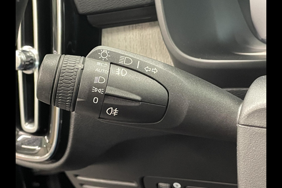 Volvo XC40 1.5 T5 Recharge Inscription Navigatie Apple Carplay Android Auto Camera Parkeersensoren Cruise Control Leder Full LED Stoel- en stuurverwarming Climate Control Lichtmetalen velgen