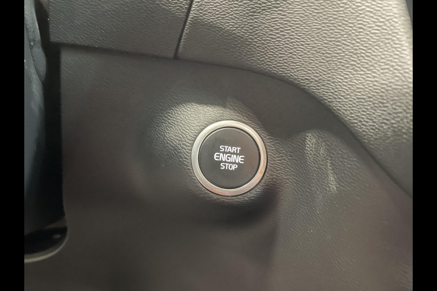 Volvo XC40 1.5 T5 Recharge Inscription Navigatie Apple Carplay Android Auto Camera Parkeersensoren Cruise Control Leder Full LED Stoel- en stuurverwarming Climate Control Lichtmetalen velgen