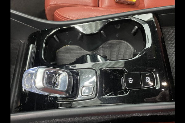 Volvo XC40 1.5 T5 Recharge Inscription Navigatie Apple Carplay Android Auto Camera Parkeersensoren Cruise Control Leder Full LED Stoel- en stuurverwarming Climate Control Lichtmetalen velgen