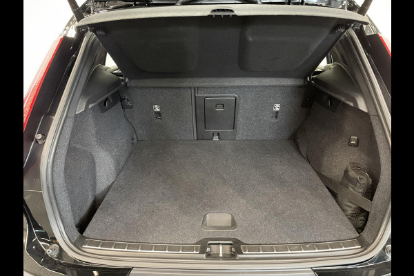 Volvo XC40 1.5 T5 Recharge Inscription Navigatie Apple Carplay Android Auto Camera Parkeersensoren Cruise Control Leder Full LED Stoel- en stuurverwarming Climate Control Lichtmetalen velgen