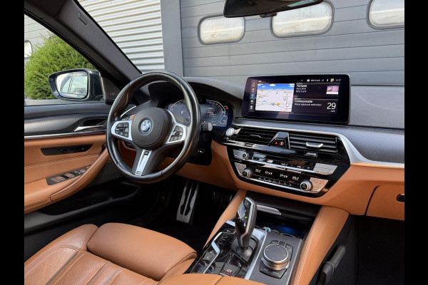 BMW 5 Serie Touring 530e M-Sport | Panoramadak | Camera | Head-Up Display | Elektrische Trekhaak | Elektrische Achterklep |