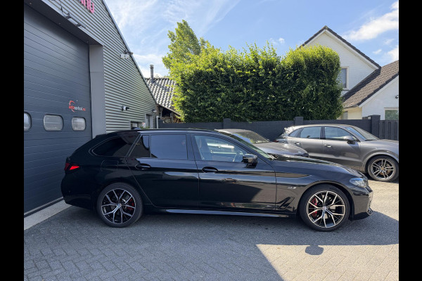 BMW 5 Serie Touring 530e M-Sport | Panoramadak | Camera | Head-Up Display | Elektrische Trekhaak | Elektrische Achterklep |