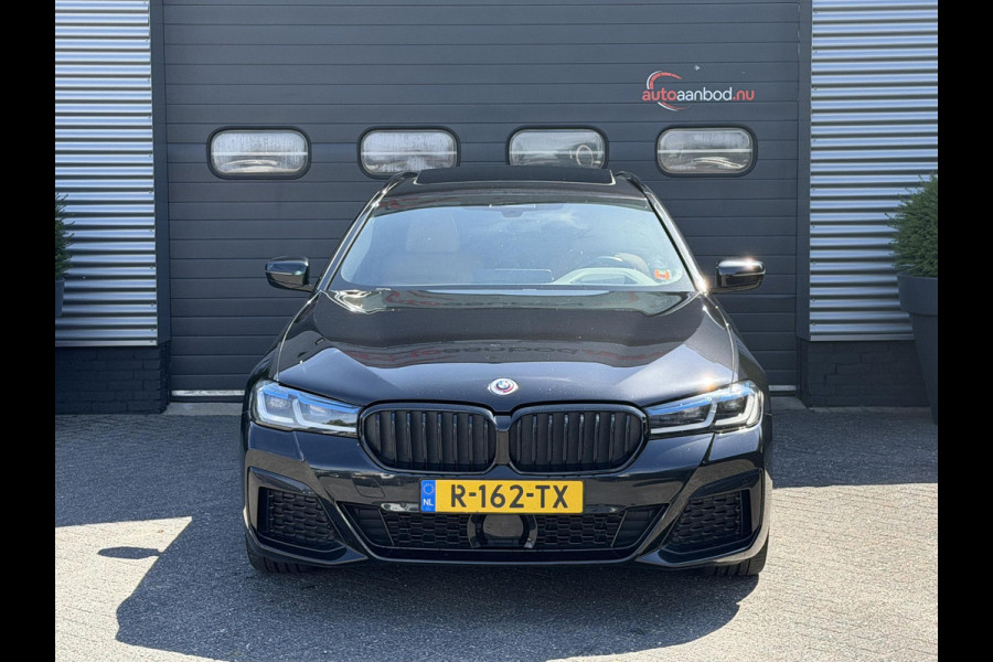 BMW 5 Serie Touring 530e M-Sport | Panoramadak | Camera | Head-Up Display | Elektrische Trekhaak | Elektrische Achterklep |