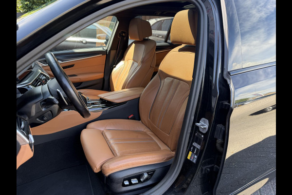 BMW 5 Serie Touring 530e M-Sport | Panoramadak | Camera | Head-Up Display | Elektrische Trekhaak | Elektrische Achterklep |
