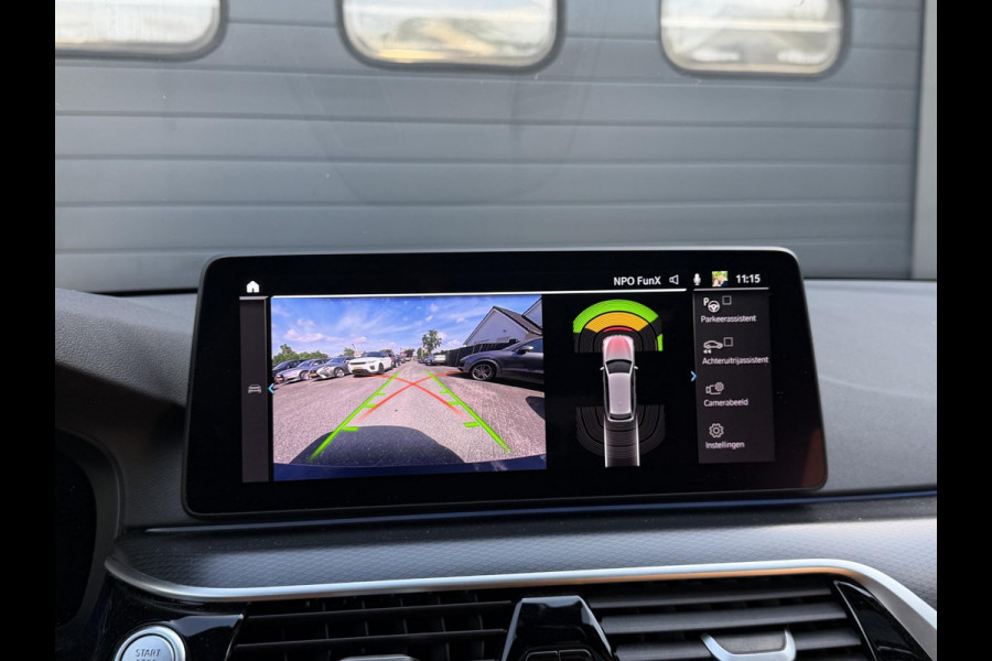 BMW 5 Serie Touring 530e M-Sport | Panoramadak | Camera | Head-Up Display | Elektrische Trekhaak | Elektrische Achterklep |