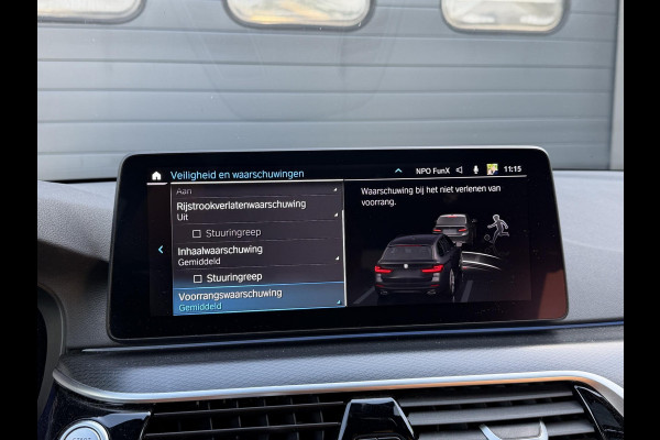 BMW 5 Serie Touring 530e M-Sport | Panoramadak | Camera | Head-Up Display | Elektrische Trekhaak | Elektrische Achterklep |
