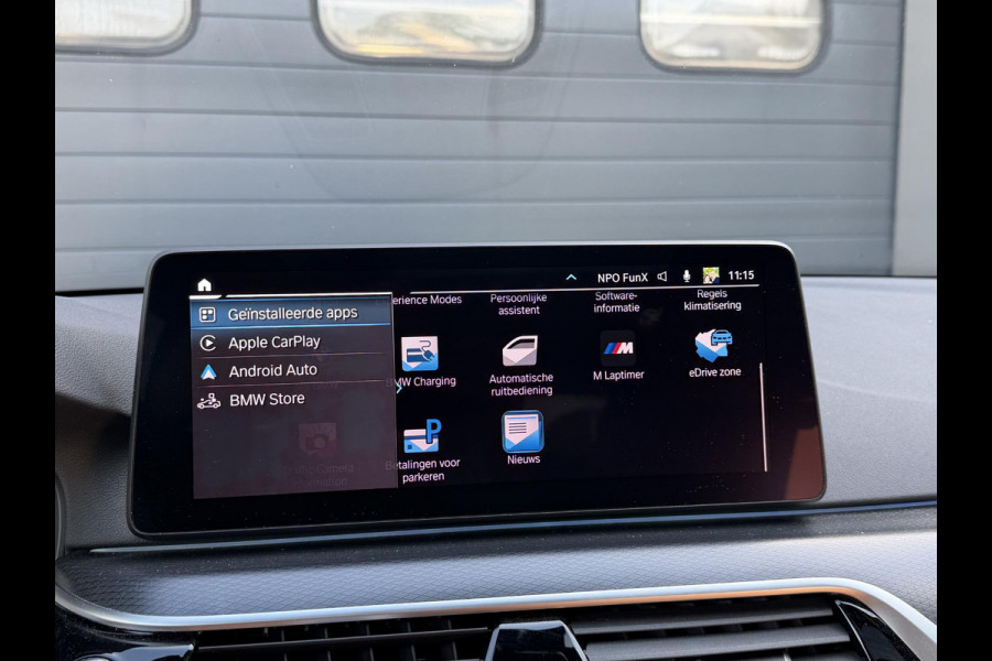 BMW 5 Serie Touring 530e M-Sport | Panoramadak | Camera | Head-Up Display | Elektrische Trekhaak | Elektrische Achterklep |