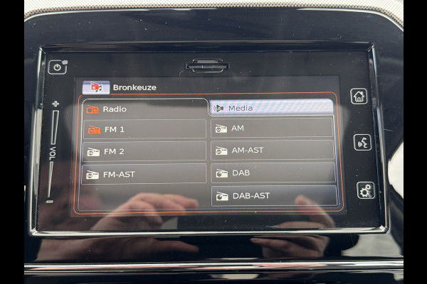 Suzuki Vitara 1.5 Hybrid Style AllGrip Comfort + Automaat Pano Trekhaak Navi Camera Carplay Cliam
