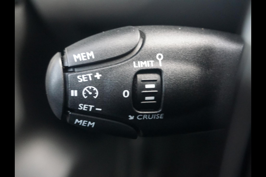 Peugeot e-208 EV Allure Avantage 51 kWh SOH 97% | CARPLAY | PARKEERSENSOREN | E.C.C. |