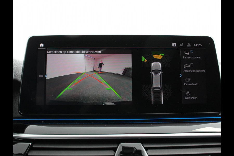 BMW 5 Serie Touring 530e Business PHEV AUTOMAAT Adaptieve cruise control LED Leder Navigatie Stoelverwarming Achteruitrijcamera Sfeerverlichting Lane assist Climate control Apple Carplay/ Android Auto