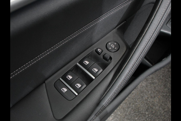 BMW 5 Serie Touring 530e Business PHEV AUTOMAAT Adaptieve cruise control LED Leder Navigatie Stoelverwarming Achteruitrijcamera Sfeerverlichting Lane assist Climate control Apple Carplay/ Android Auto