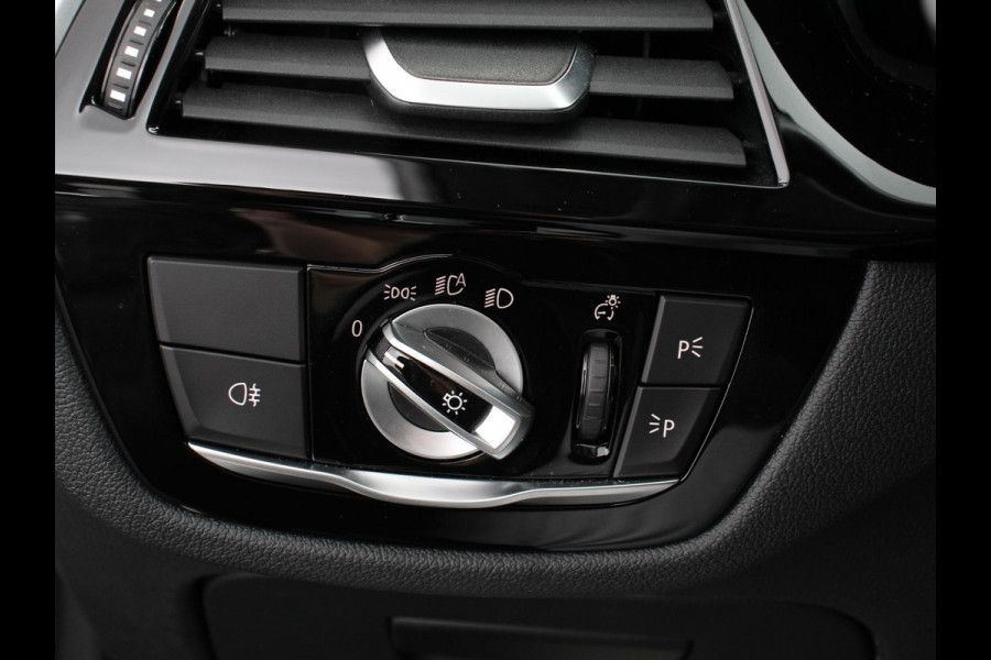 BMW 5 Serie Touring 530e Business PHEV AUTOMAAT Adaptieve cruise control LED Leder Navigatie Stoelverwarming Achteruitrijcamera Sfeerverlichting Lane assist Climate control Apple Carplay/ Android Auto