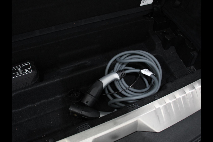 BMW 5 Serie Touring 530e Business PHEV AUTOMAAT Adaptieve cruise control LED Leder Navigatie Stoelverwarming Achteruitrijcamera Sfeerverlichting Lane assist Climate control Apple Carplay/ Android Auto