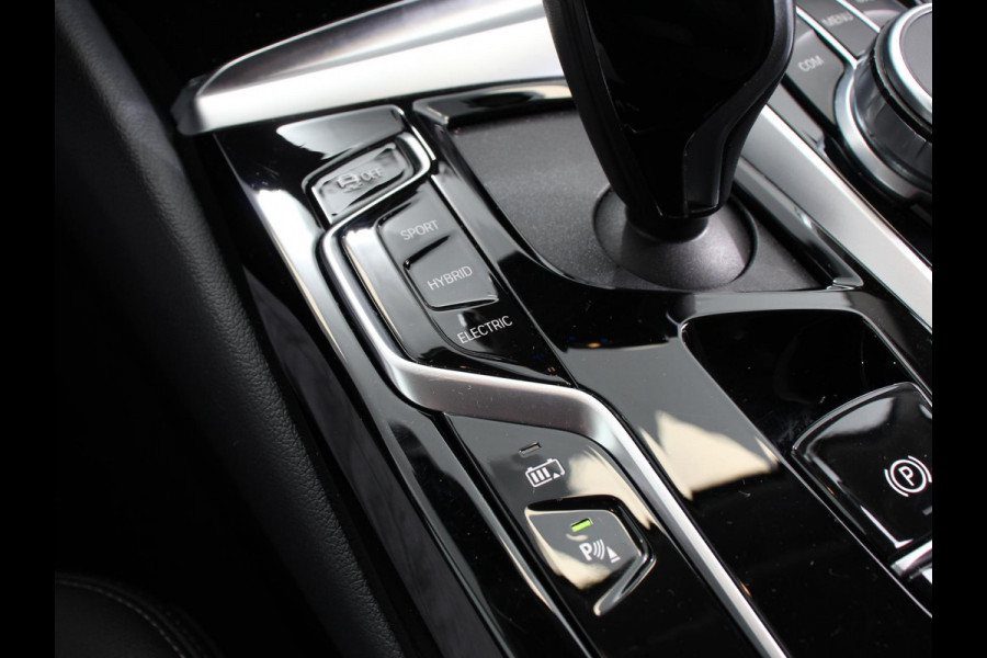 BMW 5 Serie Touring 530e Business PHEV AUTOMAAT Adaptieve cruise control LED Leder Navigatie Stoelverwarming Achteruitrijcamera Sfeerverlichting Lane assist Climate control Apple Carplay/ Android Auto