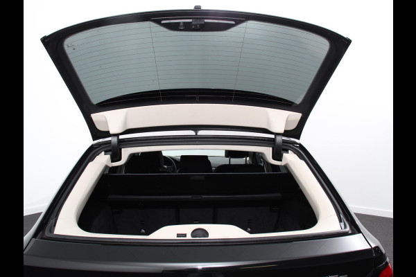 BMW 5 Serie Touring 530e Business PHEV AUTOMAAT Adaptieve cruise control LED Leder Navigatie Stoelverwarming Achteruitrijcamera Sfeerverlichting Lane assist Climate control Apple Carplay/ Android Auto