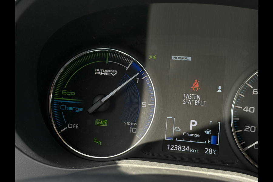 Mitsubishi Outlander 2.4 PHEV Intense+ Schuidak|360cam|Dealer Onderhouden