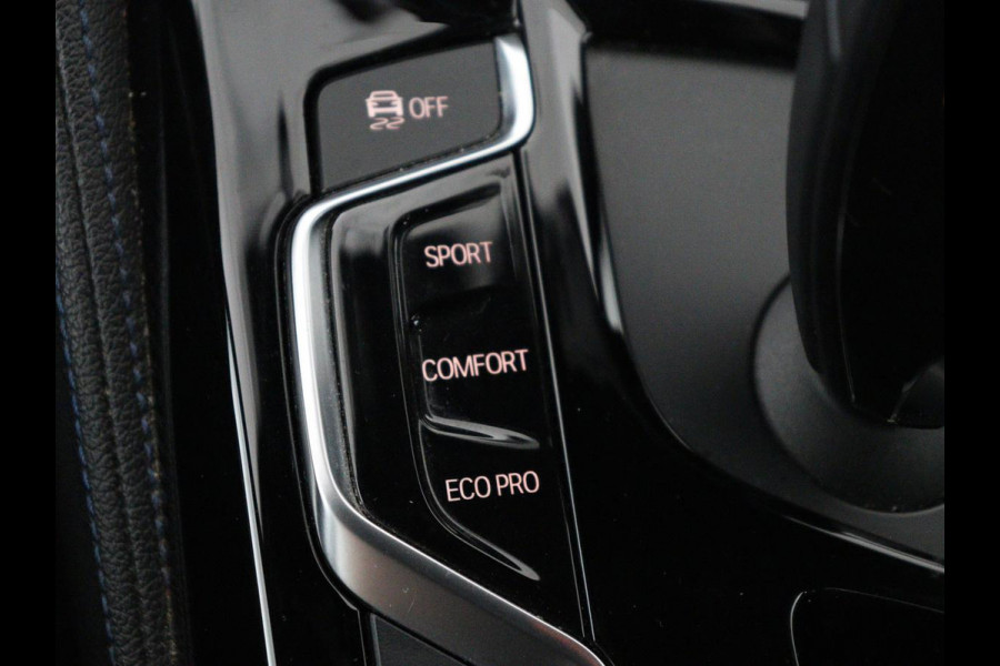 BMW 5 Serie 520i M Sport | Alcantara | Sfeerverlichting | Trekhaak | Navigatie Professional | Full LED | Sportstoelen | Parkeerhulp | Cruise control | Keyless start | Climate control | Bluetooth
