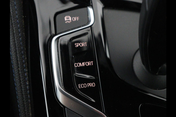 BMW 5 Serie 520i M Sport | Alcantara | Sfeerverlichting | Trekhaak | Navigatie Professional | Full LED | Sportstoelen | Parkeerhulp | Cruise control | Keyless start | Climate control | Bluetooth