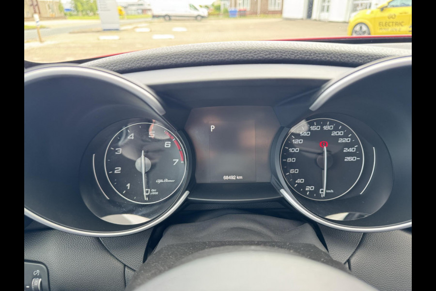 Alfa Romeo Giulia 2.0T 200pk | Trekhaak | 1.600kg Trekgewicht | Navigatie