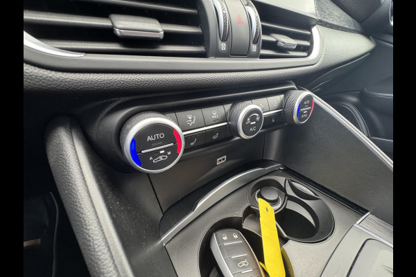 Alfa Romeo Giulia 2.0T 200pk | Trekhaak | 1.600kg Trekgewicht | Navigatie