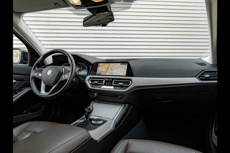 BMW 3 Serie Touring 320i - Active Cruise Control - Stoelverwarming - Hifi