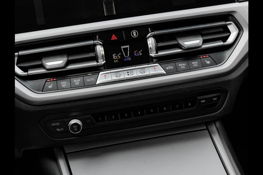 BMW 3 Serie Touring 320i - Active Cruise Control - Stoelverwarming - Hifi