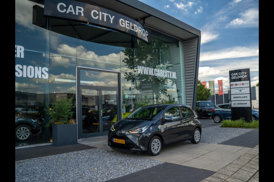 Toyota Aygo 1.0 VVT-i x-play | Camera | Carplay | Airco | 5D