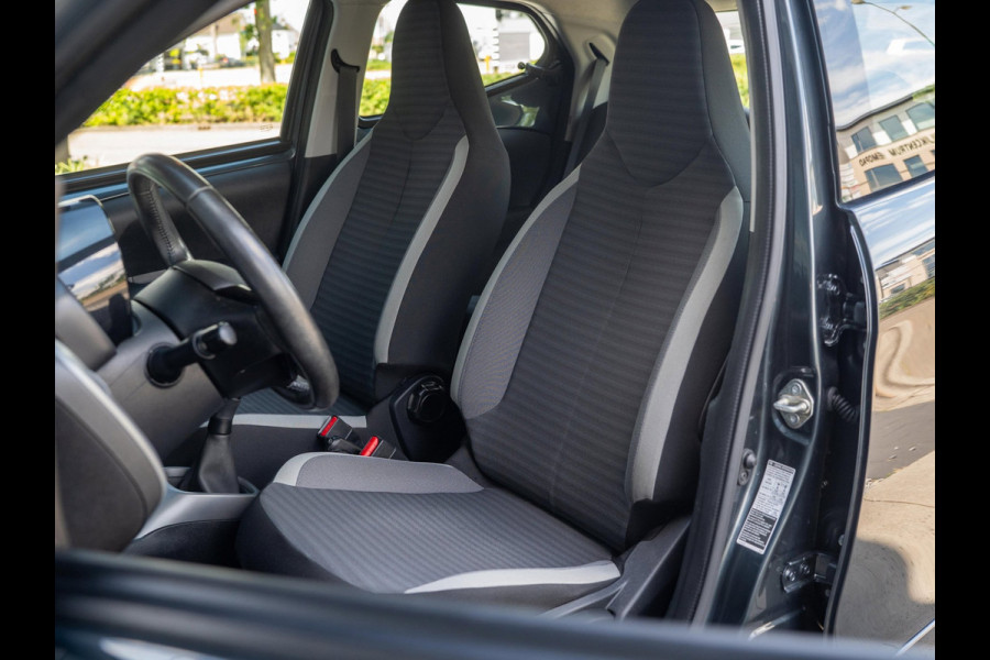 Toyota Aygo 1.0 VVT-i x-play | Camera | Carplay | Airco | 5D