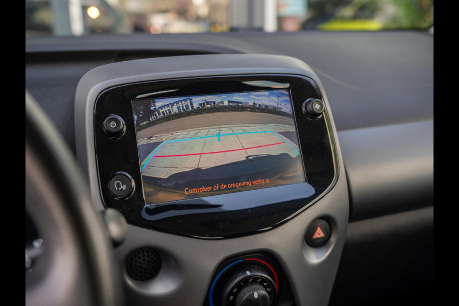 Toyota Aygo 1.0 VVT-i x-play | Camera | Carplay | Airco | 5D