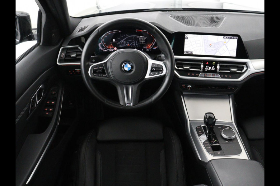 BMW 3-serie 320i Executive Edition | Sport Line | Trekhaak | Harman/Kardon | Sfeerverlichting | Carplay | Half leder | Live Cockpit | Parkeerhulp | Navigatie | Climate control | Full LED | Bluetooth | Cruise control