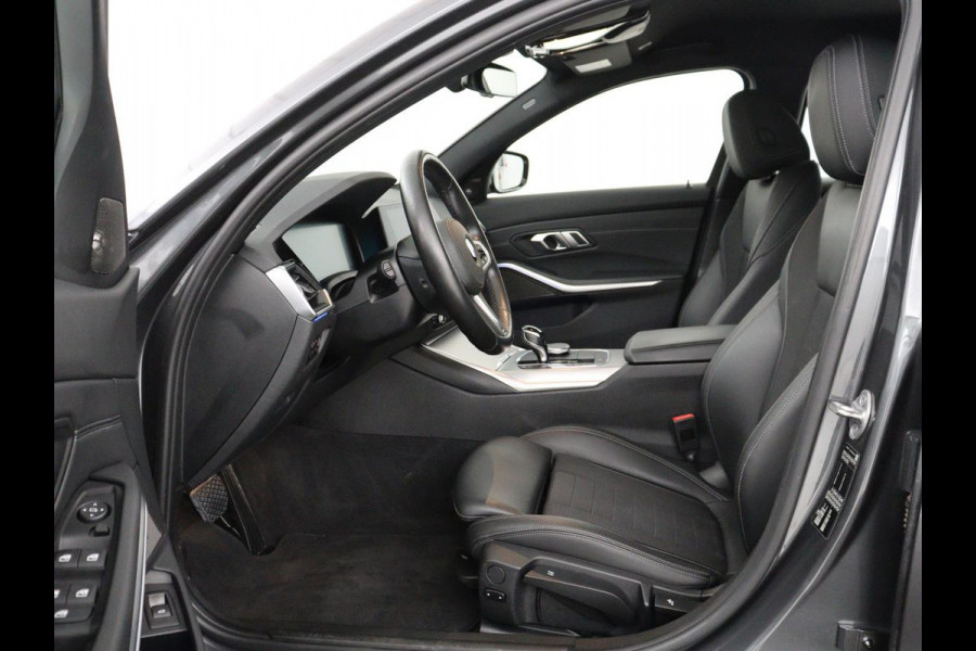 BMW 3-serie 320i Executive Edition | Sport Line | Trekhaak | Harman/Kardon | Sfeerverlichting | Carplay | Half leder | Live Cockpit | Parkeerhulp | Navigatie | Climate control | Full LED | Bluetooth | Cruise control