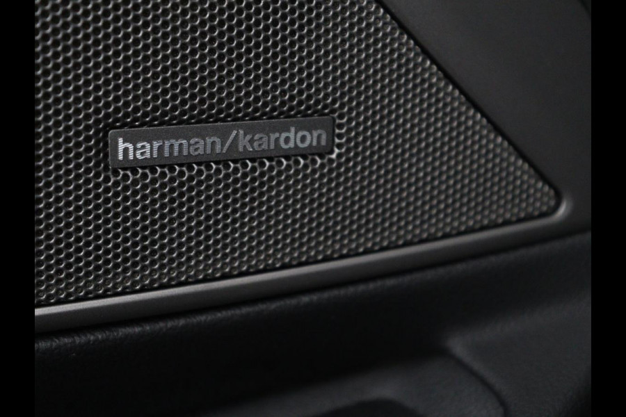 BMW 3-serie 320i Executive Edition | Sport Line | Trekhaak | Harman/Kardon | Sfeerverlichting | Carplay | Half leder | Live Cockpit | Parkeerhulp | Navigatie | Climate control | Full LED | Bluetooth | Cruise control