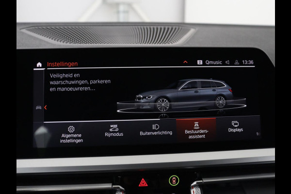 BMW 3-serie 320i Executive Edition | Sport Line | Trekhaak | Harman/Kardon | Sfeerverlichting | Carplay | Half leder | Live Cockpit | Parkeerhulp | Navigatie | Climate control | Full LED | Bluetooth | Cruise control