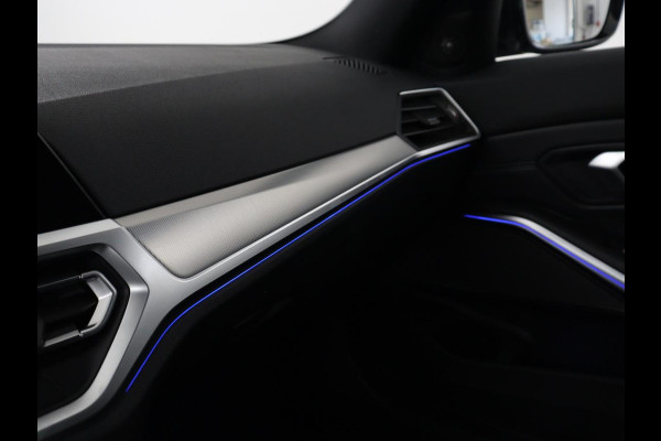 BMW 3-serie 320i Executive Edition | Sport Line | Trekhaak | Harman/Kardon | Sfeerverlichting | Carplay | Half leder | Live Cockpit | Parkeerhulp | Navigatie | Climate control | Full LED | Bluetooth | Cruise control
