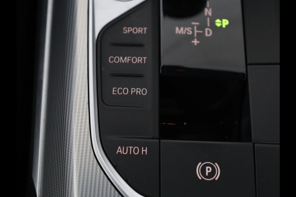 BMW 3-serie 320i Executive Edition | Sport Line | Trekhaak | Harman/Kardon | Sfeerverlichting | Carplay | Half leder | Live Cockpit | Parkeerhulp | Navigatie | Climate control | Full LED | Bluetooth | Cruise control
