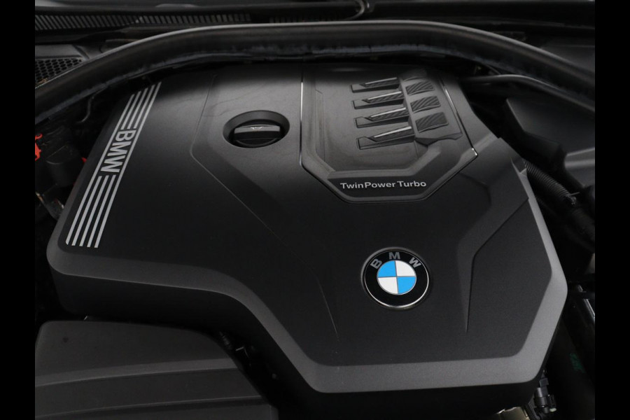 BMW 3-serie 320i Executive Edition | Sport Line | Trekhaak | Harman/Kardon | Sfeerverlichting | Carplay | Half leder | Live Cockpit | Parkeerhulp | Navigatie | Climate control | Full LED | Bluetooth | Cruise control