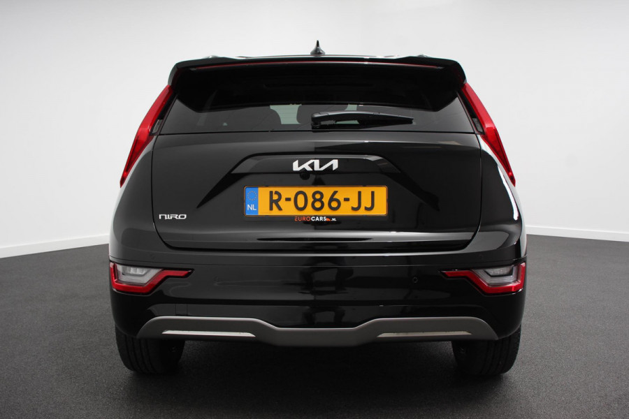Kia Niro EV ExecutiveLine 64.8 kWh Leder Schuif-kantel dak Elektrische bedienbare achterklep DAB Led Camera Navigatie Climate control Cruise control