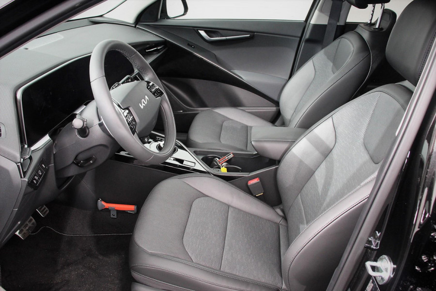 Kia Niro EV ExecutiveLine 64.8 kWh Leder Schuif-kantel dak Elektrische bedienbare achterklep DAB Led Camera Navigatie Climate control Cruise control