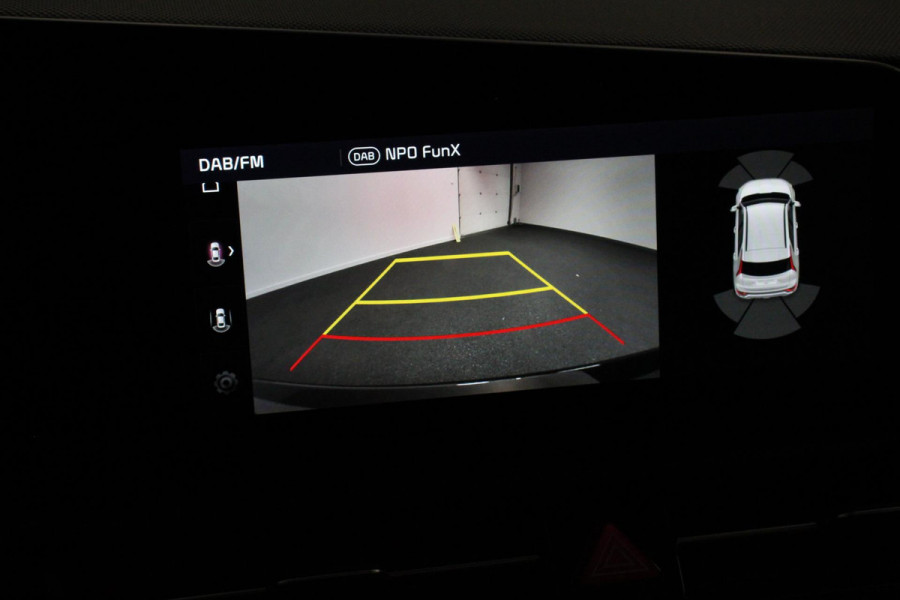 Kia Niro EV ExecutiveLine 64.8 kWh Leder Schuif-kantel dak Elektrische bedienbare achterklep DAB Led Camera Navigatie Climate control Cruise control