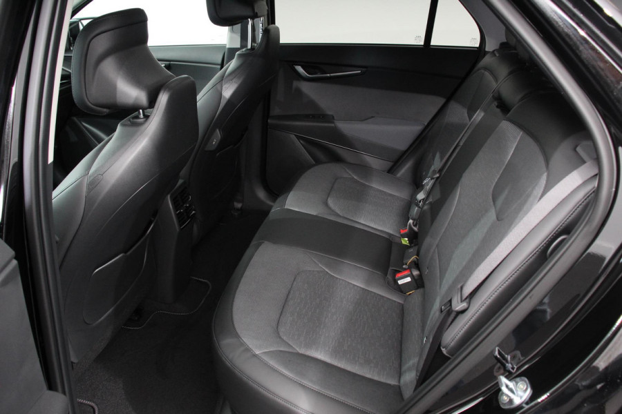 Kia Niro EV ExecutiveLine 64.8 kWh Leder Schuif-kantel dak Elektrische bedienbare achterklep DAB Led Camera Navigatie Climate control Cruise control